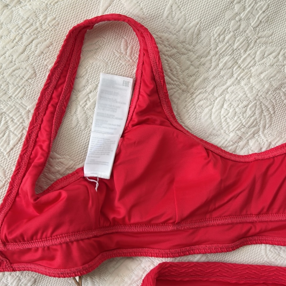 NWT Billabong Chasing Tides Elliot bikini set. Size Medium bottom, Large Top. - Picture 11 of 16